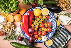 Verschiedene Zutaten der mediterranen K&uuml;che - Christin Klose/dpa-tmn