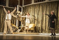 Drei Männer im Schnee - Landestheater/Schomburg