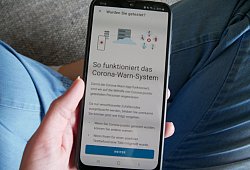 Wer sich mit dem Virus infiziert hat, sollte das Ergebnis in der App angeben, damit andere Nutzer über den Kontakt informiert werden können. - Jemima Wittig
