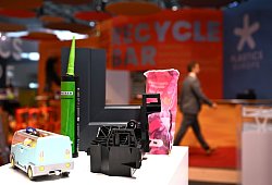 Kunststoffmesse K - Plastikprodukte - Wolf von Dewitz/dpa