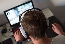 Onlinespieler - Lino Mirgeler/dpa