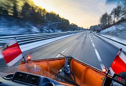 Ein R&auml;umfahrzeug im Einsatz - Frank Molter/dpa/dpa-tmn