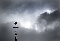 Grauer Himmel, Wind und Regen in Nordrhein-Westfalen - Federico Gambarini/dpa