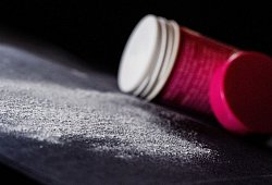 Dose mit Trockenshampoo - Franziska Gabbert/dpa-tmn