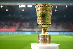 Trophäe im DFB-Pokal - Soeren Stache/dpa