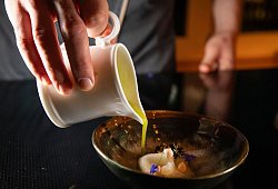 Staudensellerie- Vinaigrette - Christin Klose/dpa-tmn