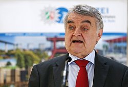 In Bedrängnis: NRW-Innenminister Herbert Reul. - Verwendung weltweit