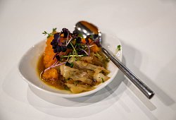 Schmorkohl zubereitet von Bio-Spitzenkoch Sebastian Junge - Nico Tapia/dpa-tmn