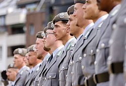 Gelöbnis von Rekruten der Bundeswehr - IMAGO/Panama Pictures