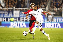 03.11.2024, xavx, Fussball 3.Liga, SV Wehen Wiesbaden - Arminie Bielefeld emspor, v.l. Felix Luckeneder (SV Wehen Wiesba - IMAGO/Jan Huebner