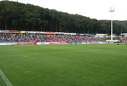 Jubilaeumsspiel (Jubiläumsspiel) 125 Jahre Sportfreunde Siegen. Fans auf der Tribuene (Tribüne) im Leimbachstadion. Fuss - IMAGO/Rene Traut