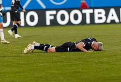 Louis Oppie (Arminia) sind / ist enttaeuscht, wuetend, frustriert, sauer; GER, FC Hansa Rostock vs. Arminia Bielefeld, F - IMAGO/Andy Bünning