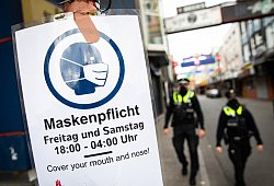 Es wird ab Montag mehr Streifen von Polizei und Ordnungsämtern im öffentlichen Raum geben. - Verwendung weltweit