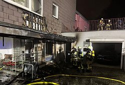 Brand in Essen: Personen aus Mehrfamilienhaus gerettet - -/Feuerwehr Essen/dpa