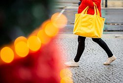 Weihnachtsgesch&auml;ft im Einzelhandel - Christoph Soeder/dpa