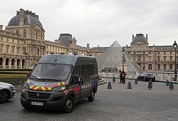 Raubüberfall auf Louvre in Paris - Thibault Camus/AP/dpa