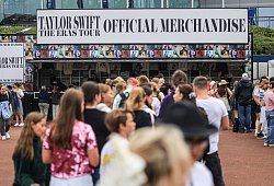 Merchandise Taylor Swift - Oliver Berg/dpa