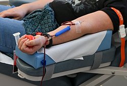 Blutspende - Jens Kalaene/dpa