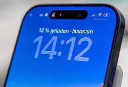 Ein iPhone zeigt langsames Laden an - Nico Tapia/dpa-tmn