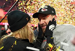 Taylor Swift und Travis Kelce - Charlie Riedel/AP/dpa