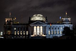 Reichstagsgeb&auml;ude im Morgengrauen - Fabian Sommer/dpa