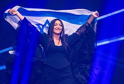Die israelische Sängerin Yuval Raphael beim 69. ESC - Jens Büttner/dpa