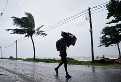 Überschwemmungen in Sri Lanka - Eranga Jayawardena/AP/dpa