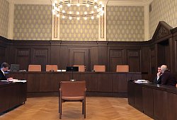 Gericht - Silke Buhrmester