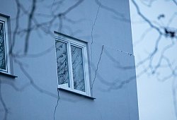 Haus droht einzust&uuml;rzen - Henning Kaiser/dpa