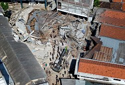 Schuleinsturz in Indonesien - Sahlan Kurniawan/XinHua/dpa