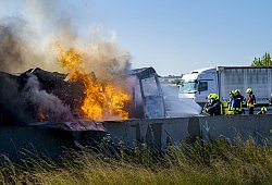 Brennender Lkw A2 - Stefan Simonsen/dpa