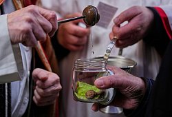Tiersegnung in Madrid - Manu Fernandez/AP/dpa