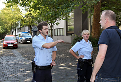 Sicherheitsrisiko im September: Beamte vor der Bürgerberatung in Detmold - Bernhard Preuss