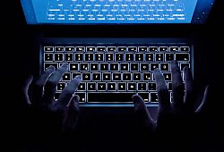 Minister warnt vor Betrugsmaschen in der Vorweihnachtszeit - Silas Stein/dpa/dpa-tmn