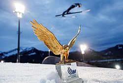 Der goldene Adler f&uuml;r den Sieger der Vierschanzentournee - Daniel Karmann/dpa