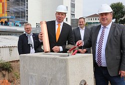 Grundsteinlegung - Janet König