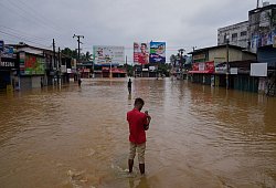 Überschwemmungen in Sri Lanka - Eranga Jayawardena/AP/dpa