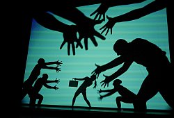 „Amazing Shadows“ begeistert mit faszinierender Tanzkunst - Thomas Krügler