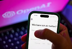 KI-Chatbot ChatGPT ist auf einem Smartphone zu sehen - Hendrik Schmidt/dpa/dpa-tmn