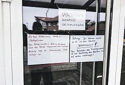 Die Hinweise am Elite-Fitnessstudio am Prozessionsweg hat die Erbengemeinschaft Jakob hinterlassen. - Privat