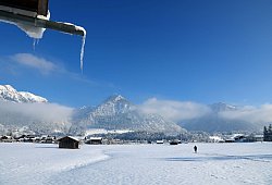 Sonne und Schnee in den Bayerischen Alpen - Karl-Josef Hildenbrand/dpa