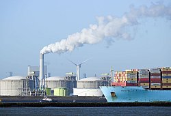 LNG-Importterminal in Rotterdam - Federico Gambarini/dpa