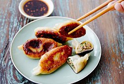 Chinesische Jiaozi - asiastreetfood.com/dpa-tmn