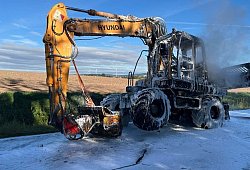 Baggerbrand bei Barntrup - 1 - Bildrechte: Polizei Lippe