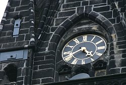 Die Turmuhr der Pauluskirche läutete plötzlich mitten in der Nacht. Ein Anwohner hatte den richtigen Riecher und alarmierte die Polizei. - Sarah Jonek