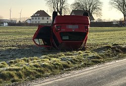Der Polo blieb auf einem Feld auf dem Dach liegen. - Sandra Castrup