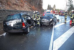 Der Beifahrer des Ford Fokus wurde im Fahrzeug eingeklemmt. - Manfred Brinkmeier