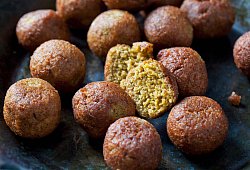 Falafel auf einem Teller - Dieter Heinemann/Westend61/dpa-tmn