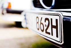 H-Kennzeichen auf dem Nummernschild eines Autos - Monique W&uuml;stenhagen/dpa-tmn