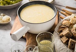 Schweizer K&auml;sefondue - Christin Klose/dpa-tmn